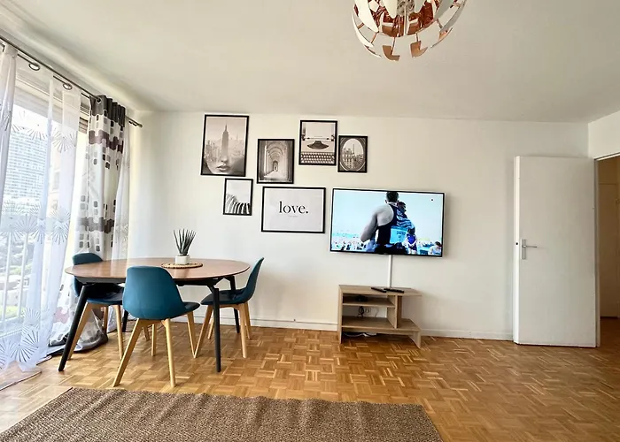 Puteaux, T2 Avec Parking Pres De Paris La Defense By Immo Kit Bnb