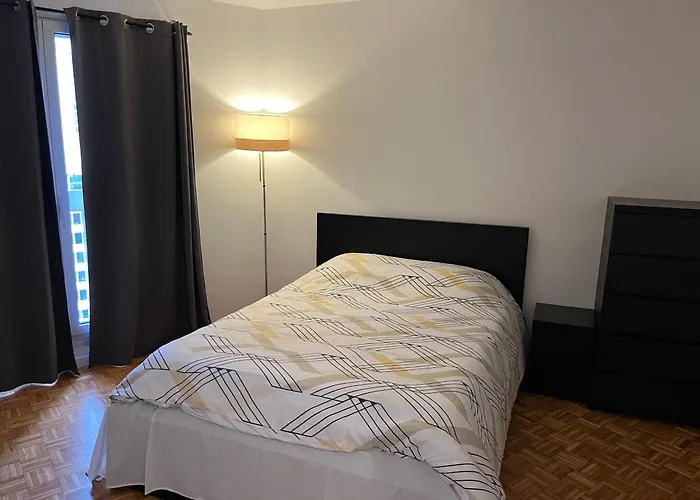 Puteaux, T2 Avec Parking Pres De Paris La Defense By Immo Kit Bnb